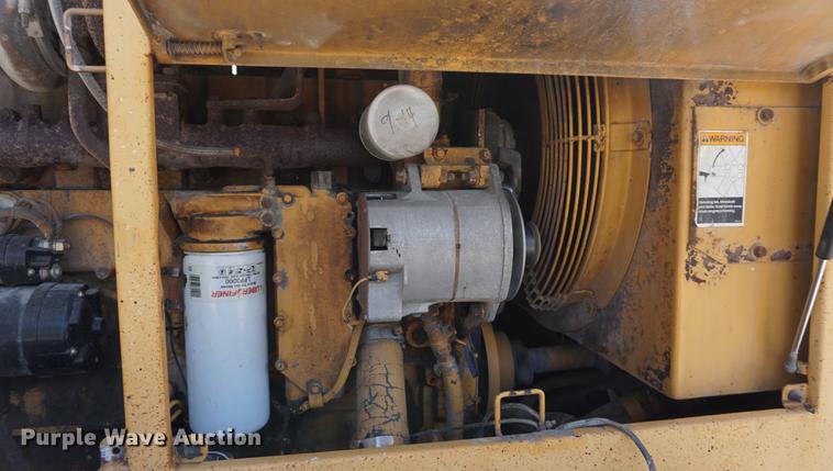 image for item DD7852 1995 Champion 720A Series III motor grader