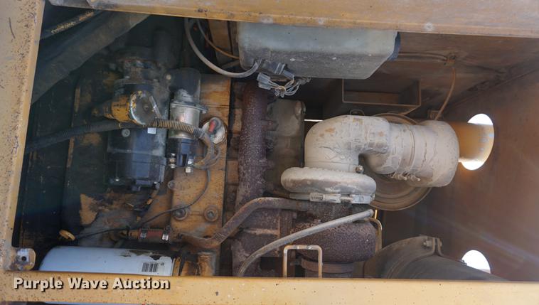 image for item DD7852 1995 Champion 720A Series III motor grader
