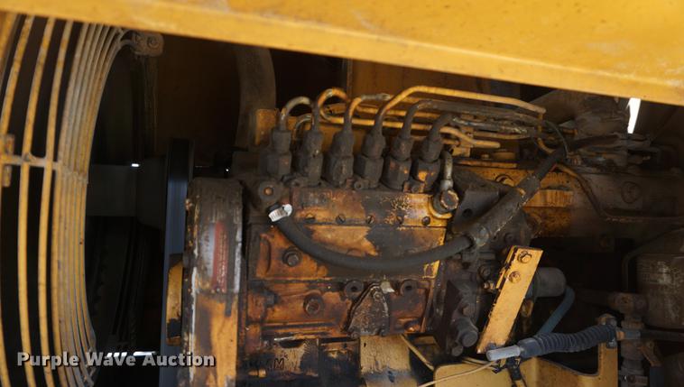 image for item DD7852 1995 Champion 720A Series III motor grader