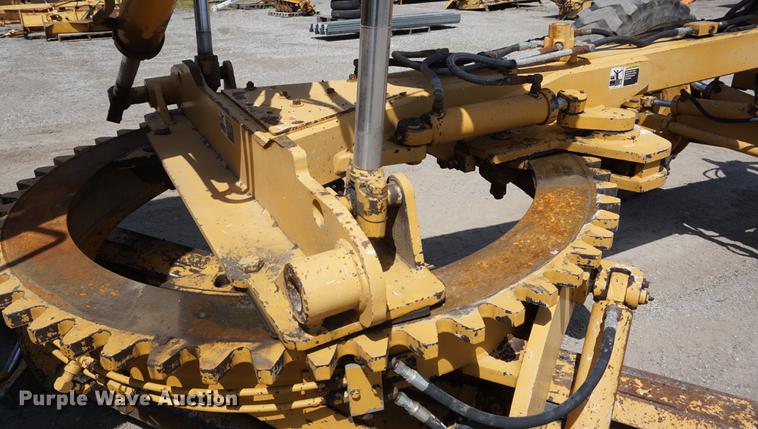 image for item DD7852 1995 Champion 720A Series III motor grader