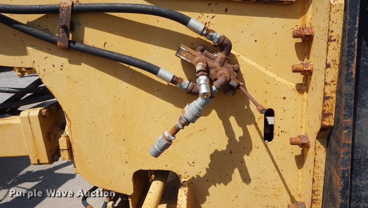 image for item DD7852 1995 Champion 720A Series III motor grader