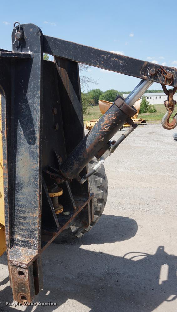 image for item DD7852 1995 Champion 720A Series III motor grader