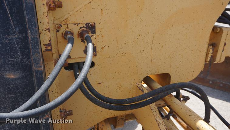 image for item DD7852 1995 Champion 720A Series III motor grader