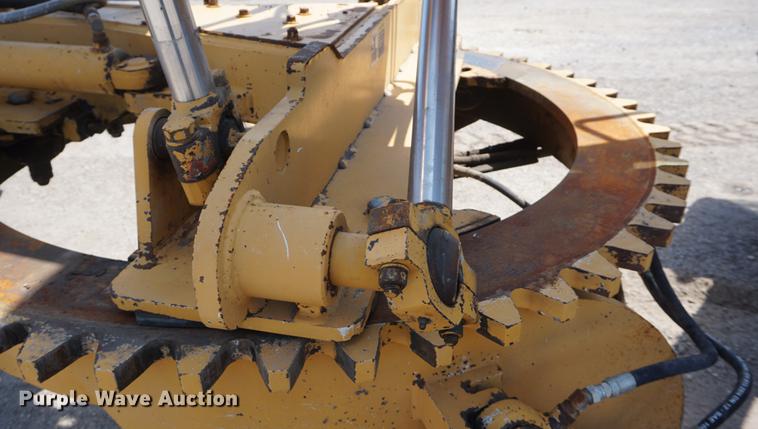 image for item DD7852 1995 Champion 720A Series III motor grader