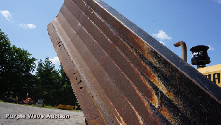 image for item DD7852 1995 Champion 720A Series III motor grader