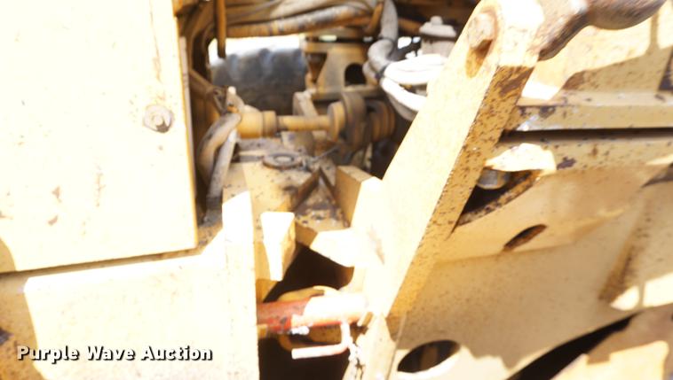 image for item DD7852 1995 Champion 720A Series III motor grader