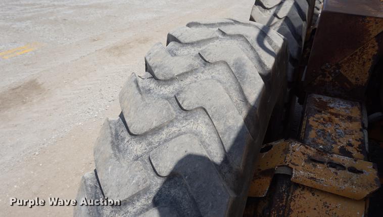 image for item DD7852 1995 Champion 720A Series III motor grader