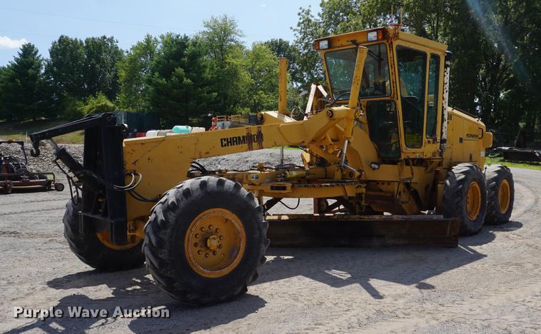 image for item DD7854 1995 Champion 720A Series III motor grader