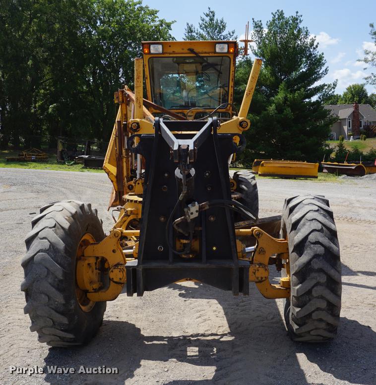 image for item DD7854 1995 Champion 720A Series III motor grader