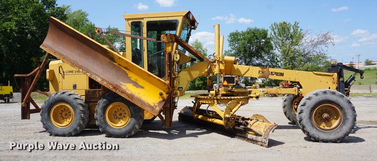 image for item DD7854 1995 Champion 720A Series III motor grader