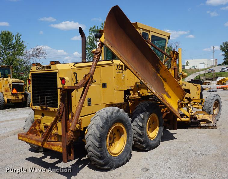 image for item DD7854 1995 Champion 720A Series III motor grader