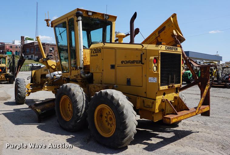image for item DD7854 1995 Champion 720A Series III motor grader