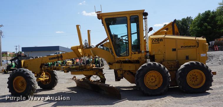 image for item DD7854 1995 Champion 720A Series III motor grader