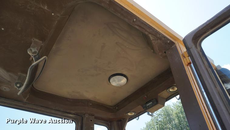 image for item DD7854 1995 Champion 720A Series III motor grader