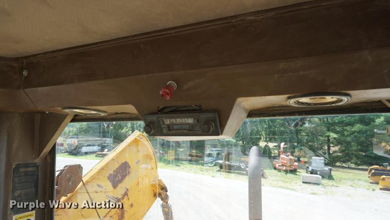 image for item DD7854 1995 Champion 720A Series III motor grader