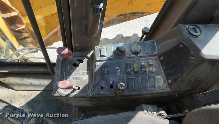 image for item DD7854 1995 Champion 720A Series III motor grader