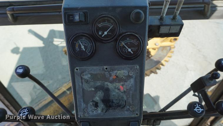 image for item DD7854 1995 Champion 720A Series III motor grader