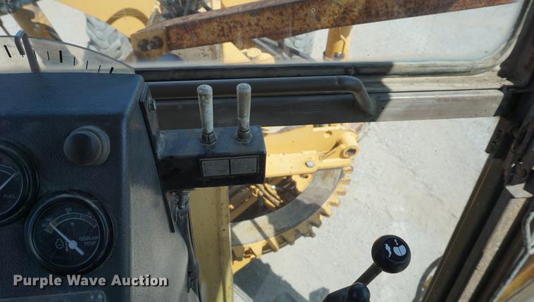 image for item DD7854 1995 Champion 720A Series III motor grader