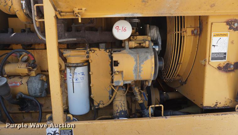 image for item DD7854 1995 Champion 720A Series III motor grader