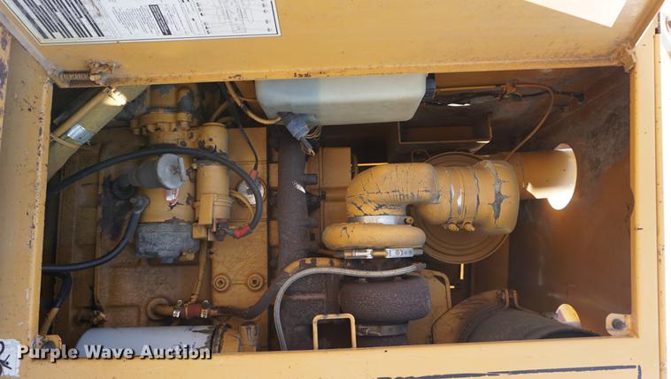 image for item DD7854 1995 Champion 720A Series III motor grader