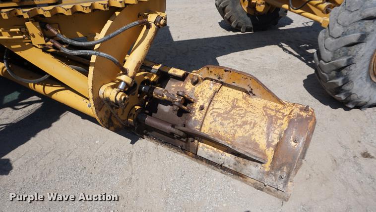 image for item DD7854 1995 Champion 720A Series III motor grader