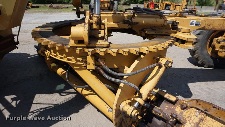 image for item DD7854 1995 Champion 720A Series III motor grader