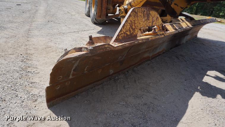 image for item DD7854 1995 Champion 720A Series III motor grader