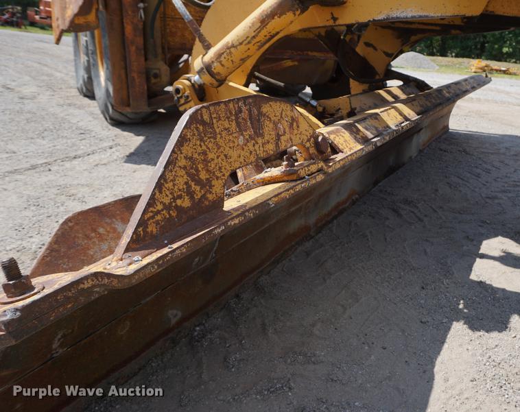 image for item DD7854 1995 Champion 720A Series III motor grader