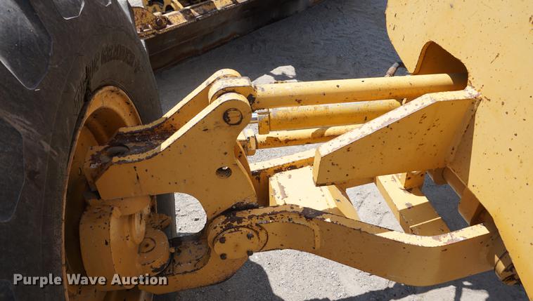 image for item DD7854 1995 Champion 720A Series III motor grader