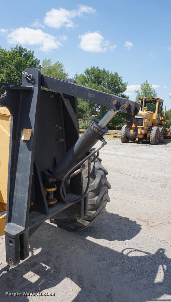 image for item DD7854 1995 Champion 720A Series III motor grader