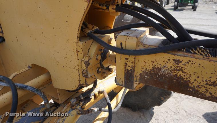 image for item DD7854 1995 Champion 720A Series III motor grader