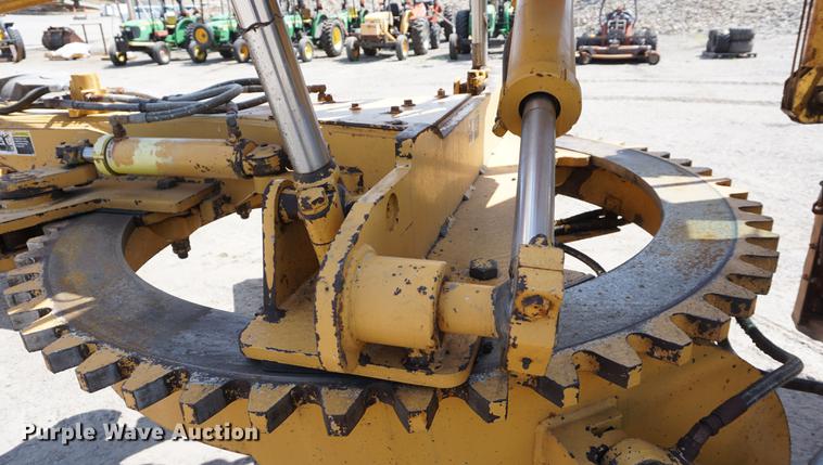 image for item DD7854 1995 Champion 720A Series III motor grader