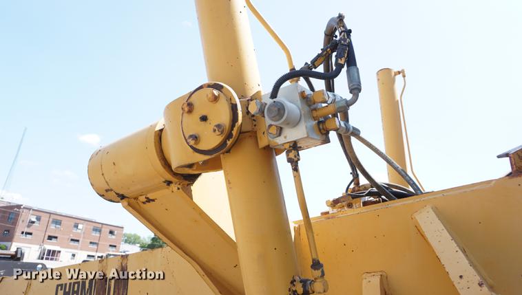 image for item DD7854 1995 Champion 720A Series III motor grader