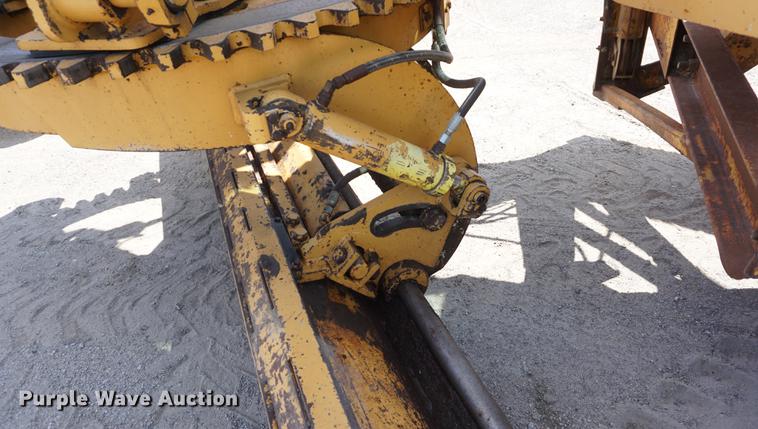 image for item DD7854 1995 Champion 720A Series III motor grader