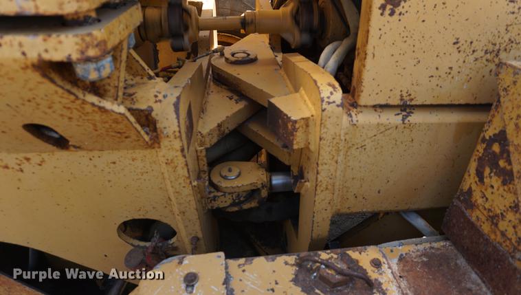 image for item DD7854 1995 Champion 720A Series III motor grader