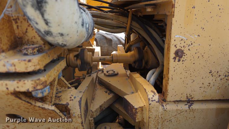 image for item DD7854 1995 Champion 720A Series III motor grader