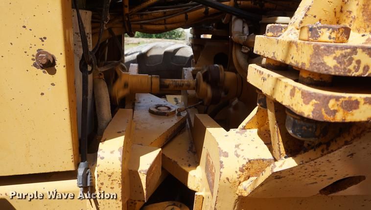 image for item DD7854 1995 Champion 720A Series III motor grader