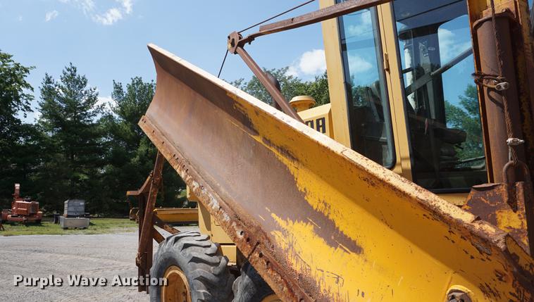 image for item DD7854 1995 Champion 720A Series III motor grader