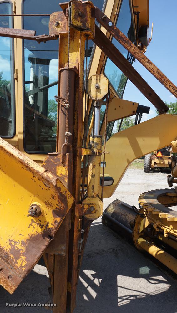 image for item DD7854 1995 Champion 720A Series III motor grader