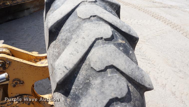 image for item DD7854 1995 Champion 720A Series III motor grader