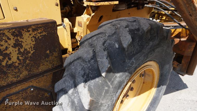 image for item DD7854 1995 Champion 720A Series III motor grader