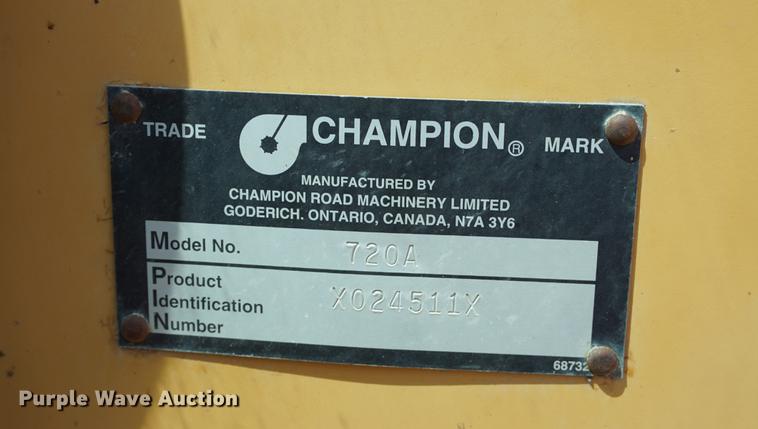 image for item DD7854 1995 Champion 720A Series III motor grader