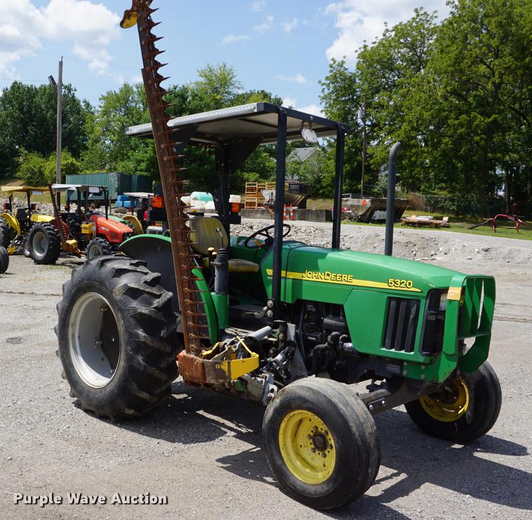 image for item DD7857 2002 John Deere 5320 tractor