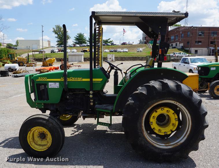 image for item DD7857 2002 John Deere 5320 tractor