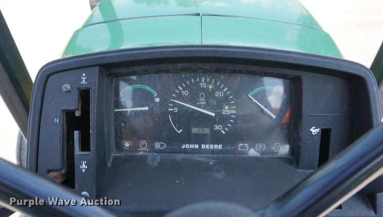 image for item DD7857 2002 John Deere 5320 tractor