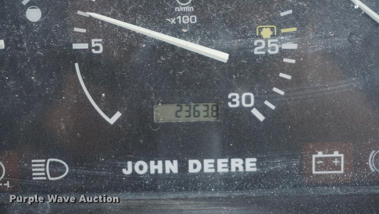 image for item DD7857 2002 John Deere 5320 tractor