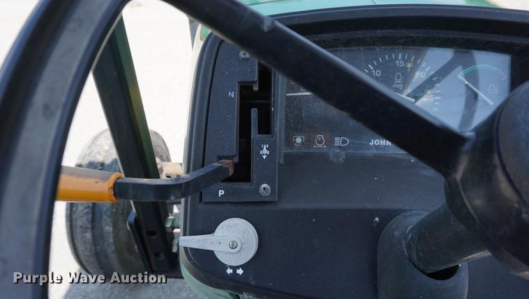 image for item DD7857 2002 John Deere 5320 tractor