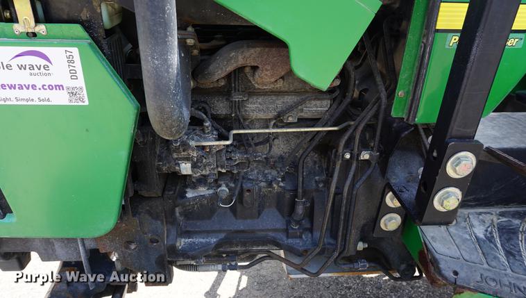 image for item DD7857 2002 John Deere 5320 tractor