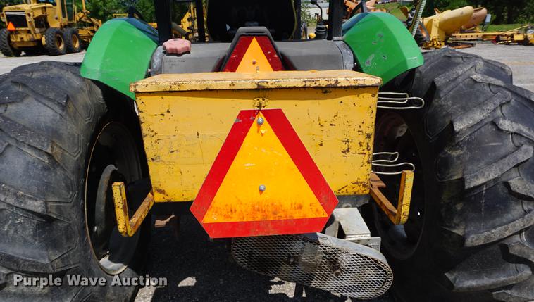 image for item DD7857 2002 John Deere 5320 tractor