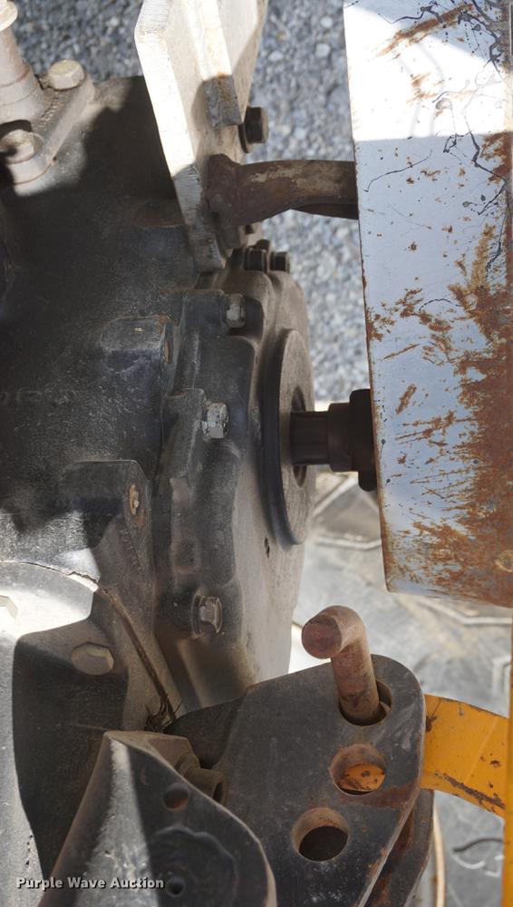 image for item DD7857 2002 John Deere 5320 tractor